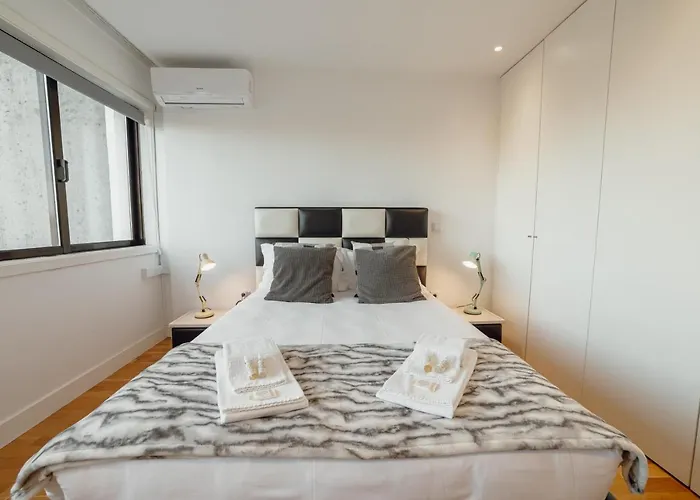 Downtown Stylish Apartment With Garage By Vacationy